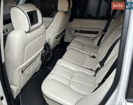 Белый Ленд Ровер Рендж Ровер, объемом двигателя 5 л и пробегом 177 тыс. км за 15900 $, фото 18 на Automoto.ua