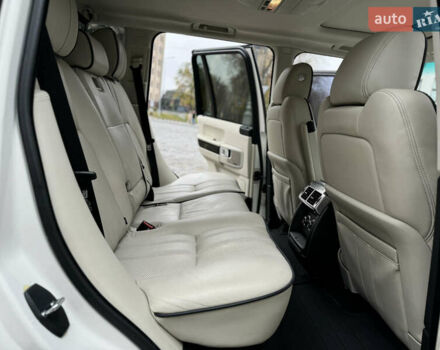 Белый Ленд Ровер Рендж Ровер, объемом двигателя 5 л и пробегом 275 тыс. км за 12500 $, фото 58 на Automoto.ua