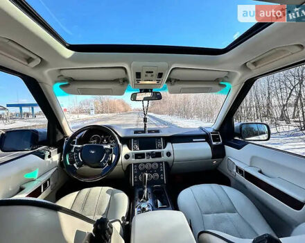 Белый Ленд Ровер Рендж Ровер, объемом двигателя 5 л и пробегом 177 тыс. км за 14000 $, фото 7 на Automoto.ua