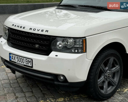 Белый Ленд Ровер Рендж Ровер, объемом двигателя 5 л и пробегом 275 тыс. км за 12500 $, фото 23 на Automoto.ua