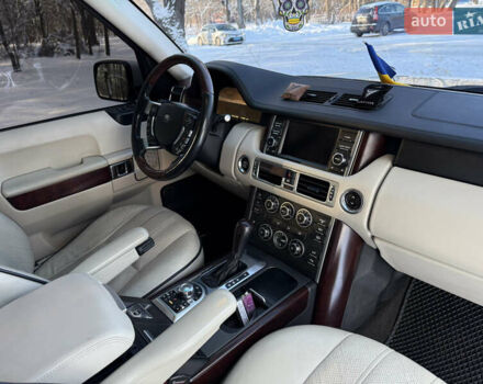 Білий Ленд Ровер Рендж Ровер, об'ємом двигуна 5 л та пробігом 179 тис. км за 16499 $, фото 23 на Automoto.ua
