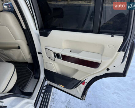 Білий Ленд Ровер Рендж Ровер, об'ємом двигуна 5 л та пробігом 179 тис. км за 16499 $, фото 29 на Automoto.ua