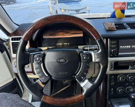 Білий Ленд Ровер Рендж Ровер, об'ємом двигуна 5 л та пробігом 179 тис. км за 16499 $, фото 14 на Automoto.ua