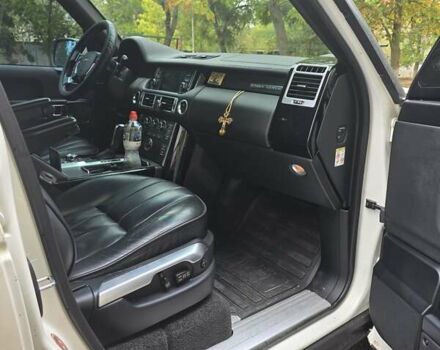 Ленд Ровер Рендж Ровер 2010 в Херсоне на Automoto.ua Белый Ленд Ровер Рендж Ровер, объемом двигателя 3.6 л и пробегом 269 тыс. км за 15300 $, фото 7 на Automoto.ua