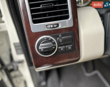 Белый Ленд Ровер Рендж Ровер, объемом двигателя 5 л и пробегом 177 тыс. км за 14000 $, фото 23 на Automoto.ua