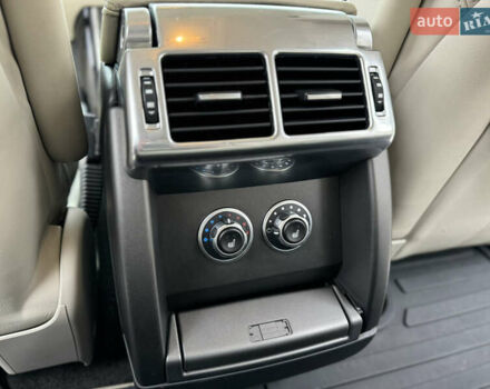 Белый Ленд Ровер Рендж Ровер, объемом двигателя 5 л и пробегом 275 тыс. км за 12500 $, фото 60 на Automoto.ua