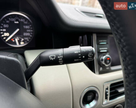 Белый Ленд Ровер Рендж Ровер, объемом двигателя 5 л и пробегом 270 тыс. км за 11999 $, фото 91 на Automoto.ua