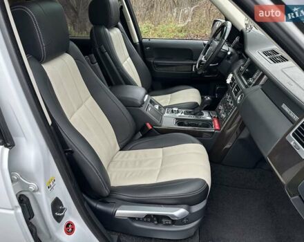 Білий Ленд Ровер Рендж Ровер, об'ємом двигуна 5 л та пробігом 100 тис. км за 23800 $, фото 53 на Automoto.ua