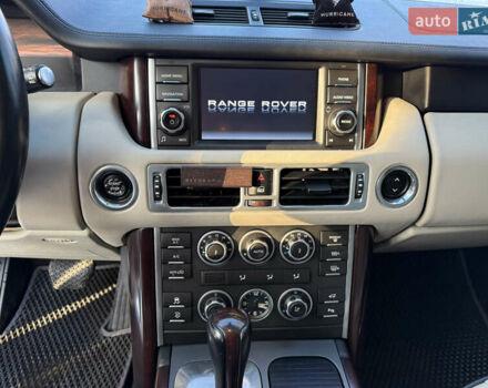 Білий Ленд Ровер Рендж Ровер, об'ємом двигуна 5 л та пробігом 179 тис. км за 16499 $, фото 17 на Automoto.ua