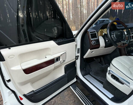 Белый Ленд Ровер Рендж Ровер, объемом двигателя 5 л и пробегом 177 тыс. км за 17000 $, фото 27 на Automoto.ua