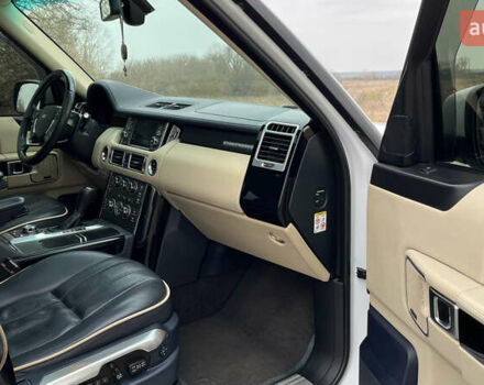 Белый Ленд Ровер Рендж Ровер, объемом двигателя 5 л и пробегом 120 тыс. км за 15000 $, фото 2 на Automoto.ua