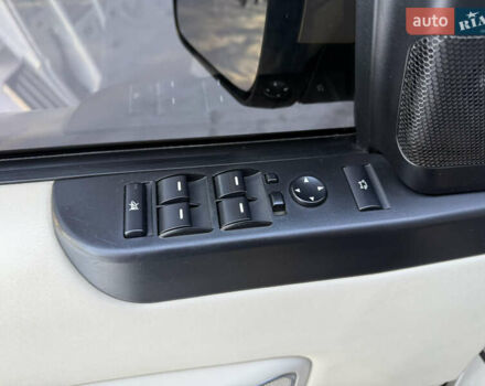 Білий Ленд Ровер Рендж Ровер, об'ємом двигуна 5 л та пробігом 179 тис. км за 16499 $, фото 19 на Automoto.ua