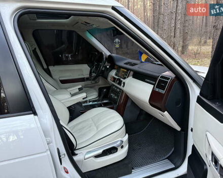 Белый Ленд Ровер Рендж Ровер, объемом двигателя 5 л и пробегом 177 тыс. км за 17000 $, фото 23 на Automoto.ua