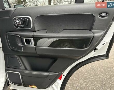 Білий Ленд Ровер Рендж Ровер, об'ємом двигуна 5 л та пробігом 100 тис. км за 25999 $, фото 50 на Automoto.ua