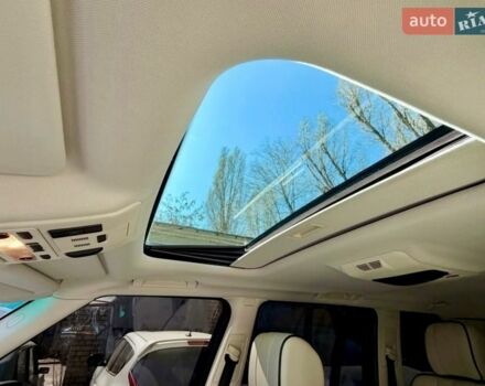 Белый Ленд Ровер Рендж Ровер, объемом двигателя 5 л и пробегом 184 тыс. км за 17400 $, фото 6 на Automoto.ua