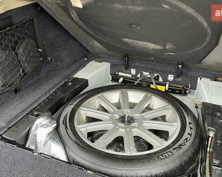 Белый Ленд Ровер Рендж Ровер, объемом двигателя 5 л и пробегом 120 тыс. км за 15000 $, фото 7 на Automoto.ua