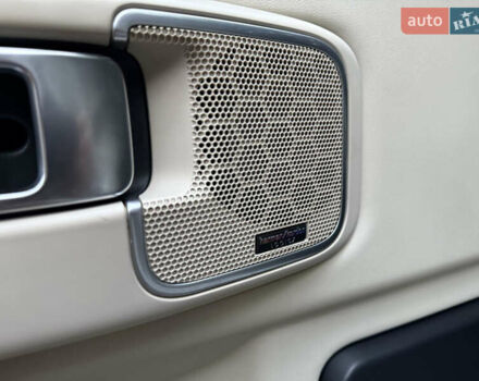 Белый Ленд Ровер Рендж Ровер, объемом двигателя 5 л и пробегом 177 тыс. км за 17000 $, фото 29 на Automoto.ua