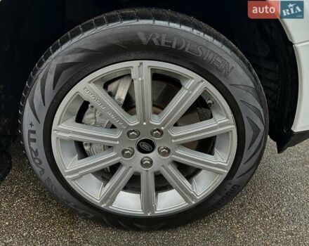 Білий Ленд Ровер Рендж Ровер, об'ємом двигуна 5 л та пробігом 100 тис. км за 25999 $, фото 16 на Automoto.ua