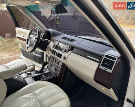 Белый Ленд Ровер Рендж Ровер, объемом двигателя 5 л и пробегом 177 тыс. км за 14000 $, фото 36 на Automoto.ua