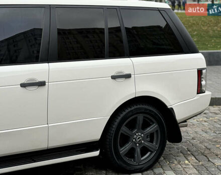 Белый Ленд Ровер Рендж Ровер, объемом двигателя 5 л и пробегом 275 тыс. км за 12500 $, фото 36 на Automoto.ua