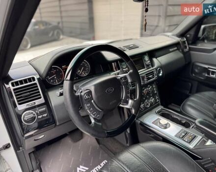 Белый Ленд Ровер Рендж Ровер, объемом двигателя 4.37 л и пробегом 328 тыс. км за 21900 $, фото 17 на Automoto.ua