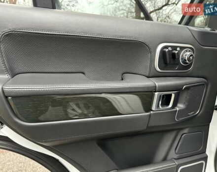 Білий Ленд Ровер Рендж Ровер, об'ємом двигуна 5 л та пробігом 100 тис. км за 25999 $, фото 44 на Automoto.ua