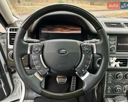 Білий Ленд Ровер Рендж Ровер, об'ємом двигуна 5 л та пробігом 100 тис. км за 23800 $, фото 63 на Automoto.ua