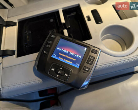Белый Ленд Ровер Рендж Ровер, объемом двигателя 5 л и пробегом 177 тыс. км за 17000 $, фото 42 на Automoto.ua