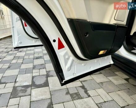 Білий Ленд Ровер Рендж Ровер, об'ємом двигуна 3.63 л та пробігом 226 тис. км за 17800 $, фото 73 на Automoto.ua