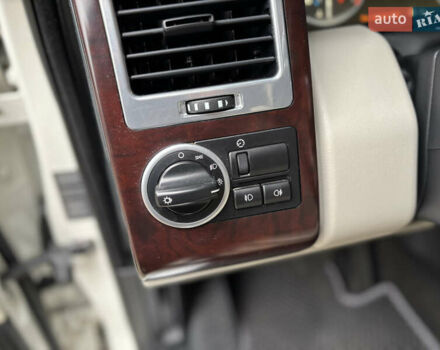 Белый Ленд Ровер Рендж Ровер, объемом двигателя 5 л и пробегом 177 тыс. км за 15900 $, фото 10 на Automoto.ua