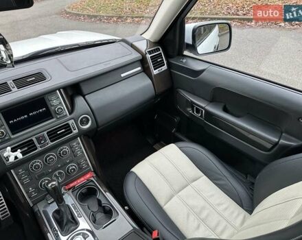 Белый Ленд Ровер Рендж Ровер, объемом двигателя 5 л и пробегом 100 тыс. км за 23500 $, фото 51 на Automoto.ua