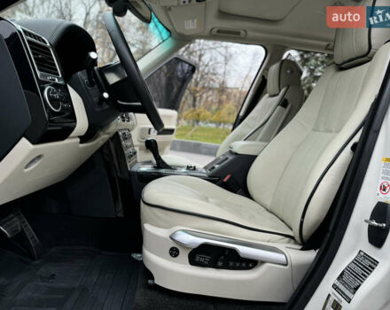 Белый Ленд Ровер Рендж Ровер, объемом двигателя 5 л и пробегом 270 тыс. км за 11999 $, фото 50 на Automoto.ua