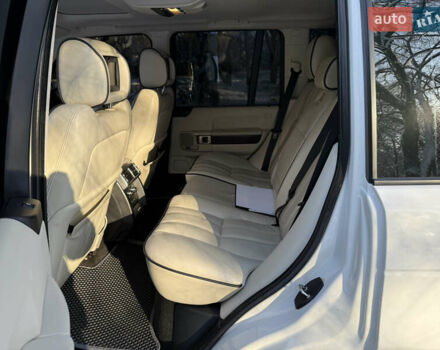 Білий Ленд Ровер Рендж Ровер, об'ємом двигуна 5 л та пробігом 179 тис. км за 16499 $, фото 37 на Automoto.ua