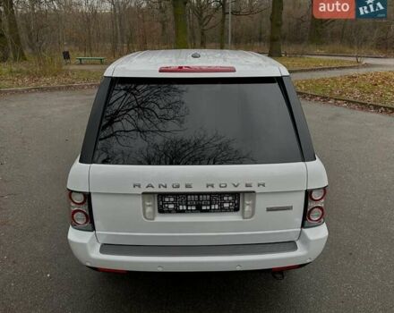 Білий Ленд Ровер Рендж Ровер, об'ємом двигуна 5 л та пробігом 100 тис. км за 25999 $, фото 11 на Automoto.ua