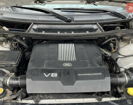 Белый Ленд Ровер Рендж Ровер, объемом двигателя 5 л и пробегом 120 тыс. км за 15000 $, фото 9 на Automoto.ua