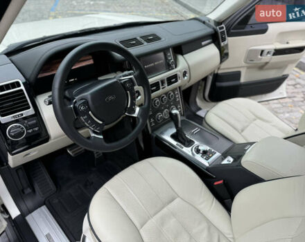 Белый Ленд Ровер Рендж Ровер, объемом двигателя 5 л и пробегом 275 тыс. км за 12500 $, фото 48 на Automoto.ua