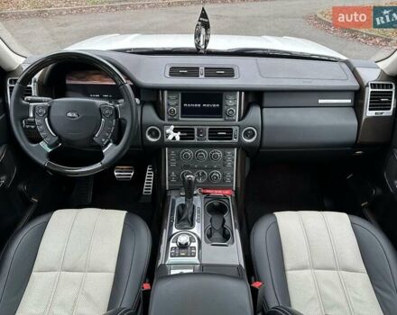 Білий Ленд Ровер Рендж Ровер, об'ємом двигуна 5 л та пробігом 100 тис. км за 23800 $, фото 57 на Automoto.ua