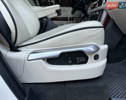 Белый Ленд Ровер Рендж Ровер, объемом двигателя 5 л и пробегом 177 тыс. км за 17000 $, фото 18 на Automoto.ua