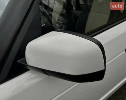 Білий Ленд Ровер Рендж Ровер, об'ємом двигуна 5 л та пробігом 100 тис. км за 23800 $, фото 26 на Automoto.ua