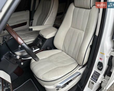 Белый Ленд Ровер Рендж Ровер, объемом двигателя 5 л и пробегом 177 тыс. км за 15900 $, фото 9 на Automoto.ua