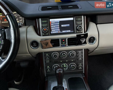 Белый Ленд Ровер Рендж Ровер, объемом двигателя 5 л и пробегом 177 тыс. км за 17000 $, фото 35 на Automoto.ua