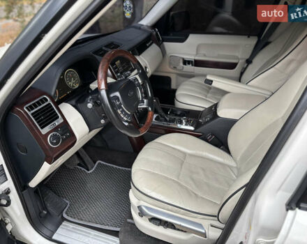 Белый Ленд Ровер Рендж Ровер, объемом двигателя 5 л и пробегом 177 тыс. км за 15900 $, фото 8 на Automoto.ua