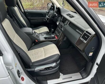 Білий Ленд Ровер Рендж Ровер, об'ємом двигуна 5 л та пробігом 100 тис. км за 23800 $, фото 52 на Automoto.ua