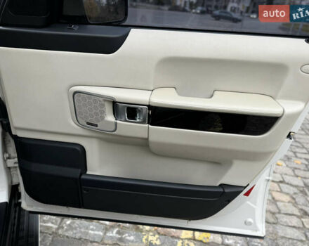 Белый Ленд Ровер Рендж Ровер, объемом двигателя 5 л и пробегом 270 тыс. км за 11999 $, фото 64 на Automoto.ua
