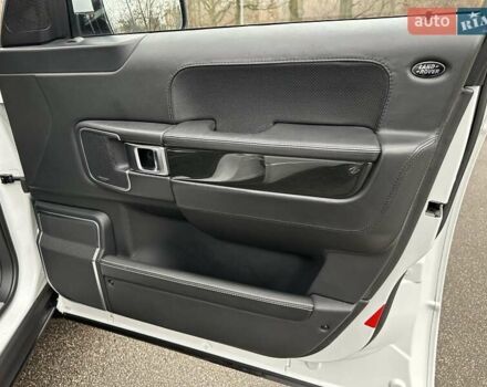 Білий Ленд Ровер Рендж Ровер, об'ємом двигуна 5 л та пробігом 100 тис. км за 23800 $, фото 56 на Automoto.ua