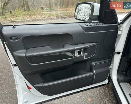 Білий Ленд Ровер Рендж Ровер, об'ємом двигуна 5 л та пробігом 100 тис. км за 23800 $, фото 37 на Automoto.ua