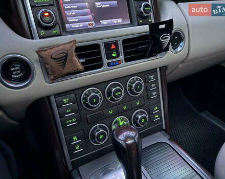 Белый Ленд Ровер Рендж Ровер, объемом двигателя 5 л и пробегом 177 тыс. км за 17000 $, фото 33 на Automoto.ua