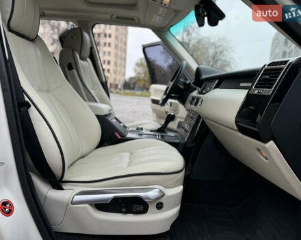 Белый Ленд Ровер Рендж Ровер, объемом двигателя 5 л и пробегом 270 тыс. км за 11999 $, фото 66 на Automoto.ua