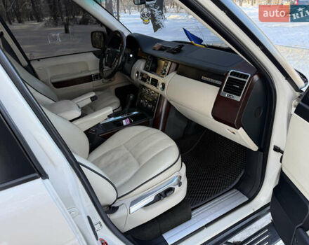 Білий Ленд Ровер Рендж Ровер, об'ємом двигуна 5 л та пробігом 179 тис. км за 16499 $, фото 26 на Automoto.ua
