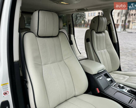 Белый Ленд Ровер Рендж Ровер, объемом двигателя 5 л и пробегом 270 тыс. км за 11999 $, фото 69 на Automoto.ua